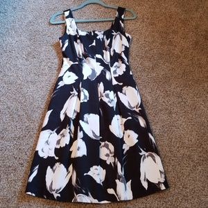 🎁 WHBM dress: Perfect Gift 4 U!